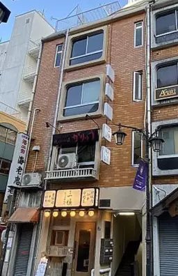 新宿三丁目駅から徒歩1分の好立地！小箱のスケルトン物件です！