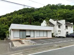 ■逗子駅 バス24分・バス停「上山口小学校」停歩2分 現況:コンビニ跡物件 【飲食不可】