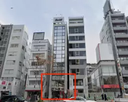表参道駅2分!青山通りに面した約20坪1〜2階内階段ありテナント!1階ガラス張りで視認性高いです!【飲食、美容室不可】外観
