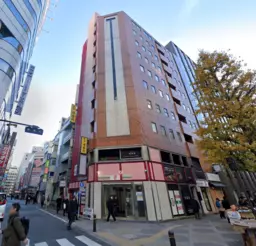 新宿駅徒歩4分!大通りに面した貴重な飲食可能物件!外観