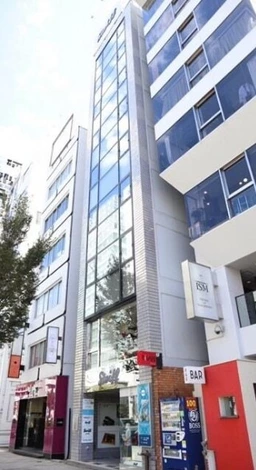 ≪表参道駅 徒歩2分｜1-2階メゾネット｜物販・サービス業向け店舗≫外観