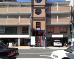 高槻駅 徒歩3分 駐車場1台無料 1F〈102区画〉スケルトン物件 【飲食可】