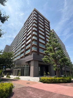【重飲食可能】新築大規模マンションの1階店舗区画!駅からの導線も◎分割相談可!外観