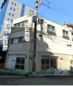 高井田中央駅 徒歩1分駅至近 中央大通り沿い 1-3F一棟貸し 事務所仕様物件 【飲食可】外観