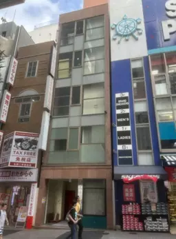 新宿駅 徒歩1分 スケルトン物件 【業種相談】駅徒歩1分の好立地物件！昼夜問わず人通りの多い場所です！業種ご相談下さい！外観