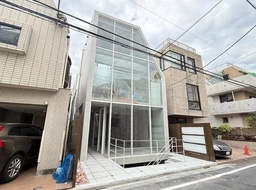 ≪表参道駅 徒歩6分|B1階・約37坪|美容・物販・サービス店舗相談可≫外観