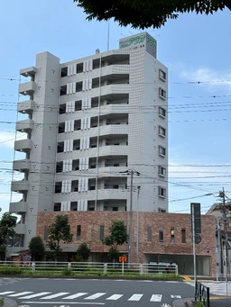 清砂通り(放射16号線)に面した交差点角地で視認性が高い店舗物件！外観