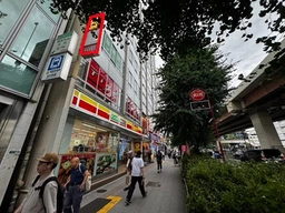 ☆岩本町駅A3出口横 昭和通りの人通りの多い物件☆外観