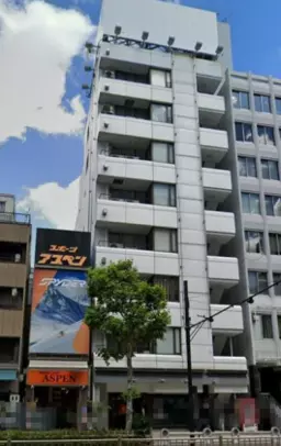 神保町駅 徒歩5分 靖国通り沿い B1Fスケルトン物件 【飲食不可】外観