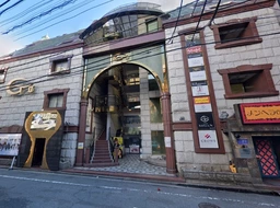 新宿駅 徒歩7分 現況:ホストクラブ 飲食居抜き物件 【何業も可】