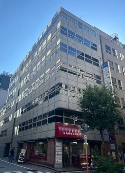 人気の銀座エリア物件です！数寄屋橋通り×交詢社通りの角地ビルで視認性も◎！外観