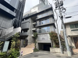 表参道駅 徒歩7分 スケルトン物件外観