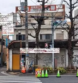 鶴見駅 徒歩25分、バス 9分、バス停 下末吉小学校前 停歩1分 1F店舗物件 【飲食可】外観