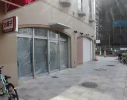 玉出駅 徒歩4分 造作無償 1F-B区画 デリバリー店居抜き物件 【飲食可】外観