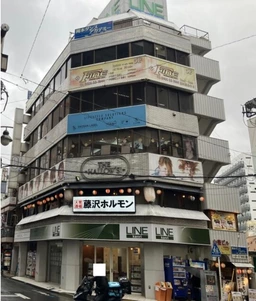 藤沢駅3分・飲食・カラオケ可!繁華街の商業ビル!180度ガラス面。外観