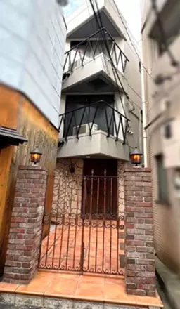 広尾駅 徒歩9分 西麻布交差点近く 造作無償 1Fワインバー居抜き物件【重飲食可】外観