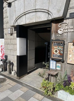 ■表参道駅 徒歩2分 現況:懐石料理店内装あり(現状渡し優先、引渡状態相談可) 【飲食可】外観