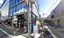 表参道駅徒歩6分!ガラス張りで視認性良好です!外観