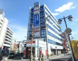 蕨駅2分の交差点角地の3階25坪テナント!大看板設置で視認性あり!小売、事務所、サービス最適【飲食、学習塾不可】外観
