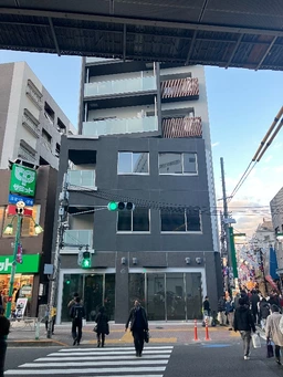 新築物件、笹塚10号通り商店街入口、視認性に優れる、２面間口、信号待ちの滞留有外観