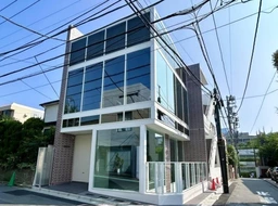 ≪表参道駅 徒歩5分|B1階|サービス・物販向け≫外観