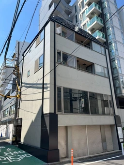 西麻布の飲食店可能な貴重な路面店舗!営業時間の制限はありませんので、深夜営業も可能です!外観