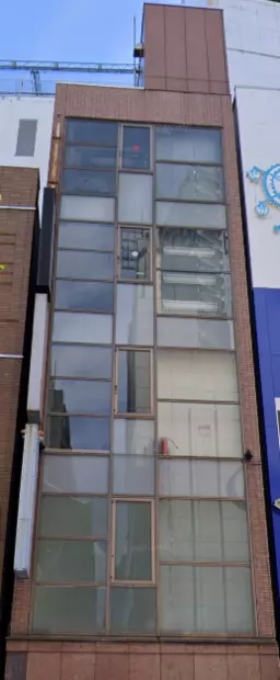 新宿駅 徒歩1分 スケルトン物件 【業種相談】外観