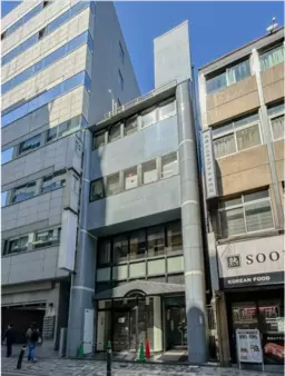 新橋駅 徒歩3分 スケルトン物件 【重飲食可】人通りの多い繁華街の立地! 新橋仲通りに面する階路面店!重飲食深夜営業可!外観