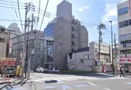 中野駅 徒歩6分◆中野五差路の角にある新築物件◆ファミリーロードを抜けてスグ◆中野通り&大久保通りに面して視認性大◆外観