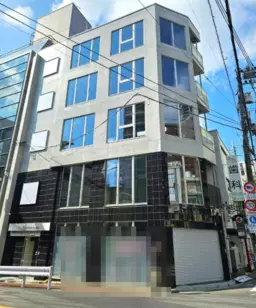 中野駅 徒歩6分◆中野五差路の角にある新築物件◆ファミリーロードを抜けてスグ◆中野通り＆大久保通りに面して視認性大◆外観