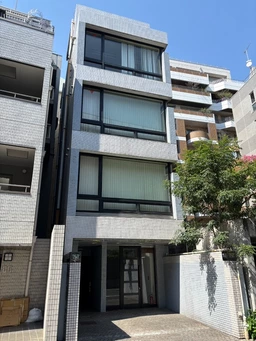 窓面広く解放感のある室内!機械警備導入済み!外観