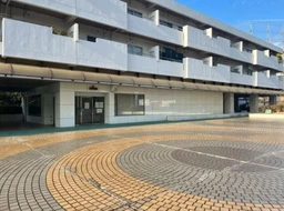 ■新百合ヶ丘駅 徒歩21分、バス11分・バス停「日本映画大学」停歩3分 前テナント：銀行(現況渡し) 【軽飲食相談可】外観