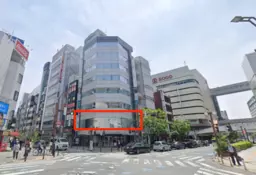 大宮駅西口2分!交差点角地の2階29坪テナント!有名カフェの2階で視認性も高いです。サロン、物販、事務所など【飲食不可】外観