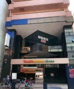 半地下で1.5階!オセアン元町ビル外観