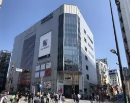町田駅からもアクセスの良い旧町田街道に面している1階路面の区画です。外観