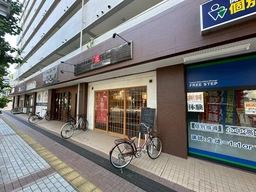 谷塚駅 徒歩2分 現況:美容室・理容室 美内装居抜き物件外観