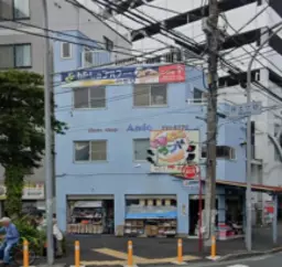 一等貸し、間口約8M、重飲食可能角地物件外観