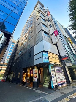 【新宿駅 徒歩1分！甲州街道沿い】業種・賃料等相談ください！外観