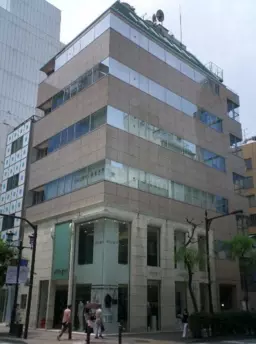 有楽町駅 徒歩2分 並木通り沿い店舗 地下1階~1階外観