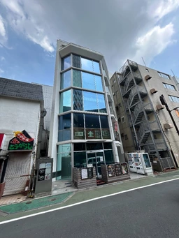 【京成八幡駅 徒歩2分】【5F約15坪】前面ガラス張りオシャレな築浅デザイナーズビル!!!外観