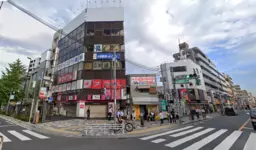 町屋駅 徒歩1分 スケルトン物件 【軽飲食程度相談】町屋駅、目の前の交差点角地に面する視認性◎の希少なテナント物件です!外観