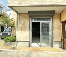 ★スケルトン渡し★飲食業可【渋沢駅前商店街】渋沢駅南口徒歩1分の好立地!1階大募集です!