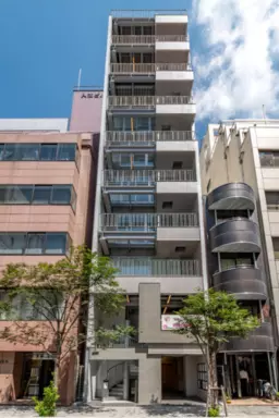 新日本橋駅 徒歩3分 直接階段あり B1Fスケルトン物件 【飲食不可】外観