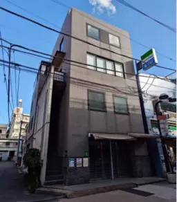 ■駒込駅 徒歩8分 現況:トイレ、ミニキッチン、エアコン、シャワー等残置物あり【業種相談】外観