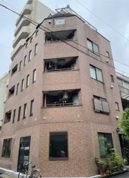 駒込駅 徒歩5分 スケルトン物件 【軽飲食程度相談】アザレア通りに面する希少な１階路面店です。詳細業種はご相談ください。外観