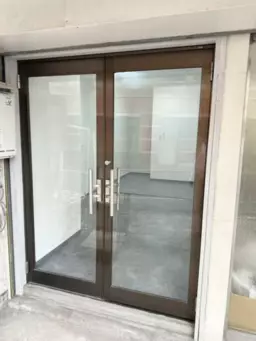 駒込駅 徒歩5分 1F 現況:その他居抜きなど物件 【飲食不可】目の前、駐車場1台無料　詳細業種はご相談ください。外観