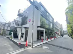 表参道駅4分28坪希少な地下1階テナント!全面ガラス張り!美容、サロン、物販に最適です【食物販、軽飲食程度相談可能】外観