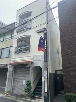 ■北参道駅 徒歩4分 現況:事務所仕様物件(※2Fがメインフロアになります) 【飲食可】外観