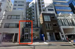 表参道5分骨董通りに面した地下一階70坪テナント!専用階段あり♪1階コンビニで視認性あり【重飲食可能】外観