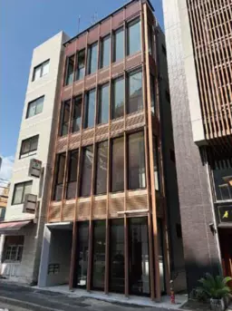 新橋駅 徒歩8分 スケルトン物件 【業種相談】外観